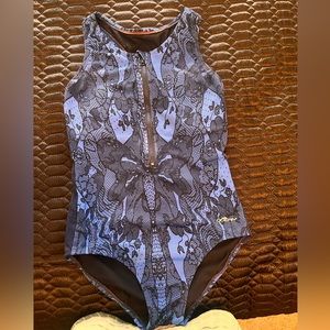 Dolfin Aquashape zip front swimsuit size 34/8